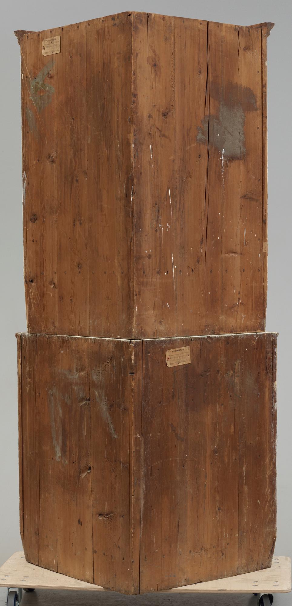 HÖRNSKÅP, allmoge, 1800-tal.