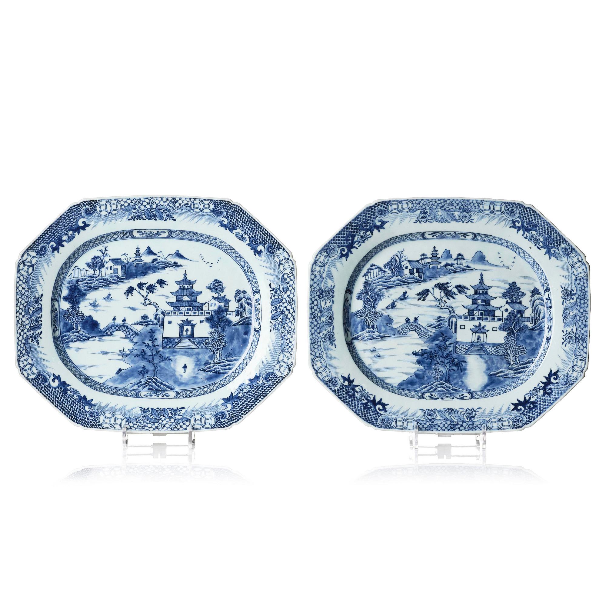 A pair of chargers, porcelain Qianlong 1736-95.