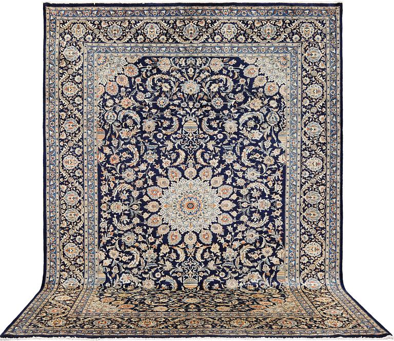 Matta, Kashmar, ca 340 x 253 cm.