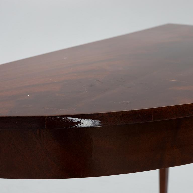 Månbord, ett par, 1800-talets andra hälft.