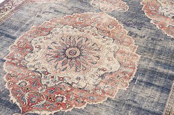 An antique Doroshk carpet, East Persian, c. 406 x 295 cm.