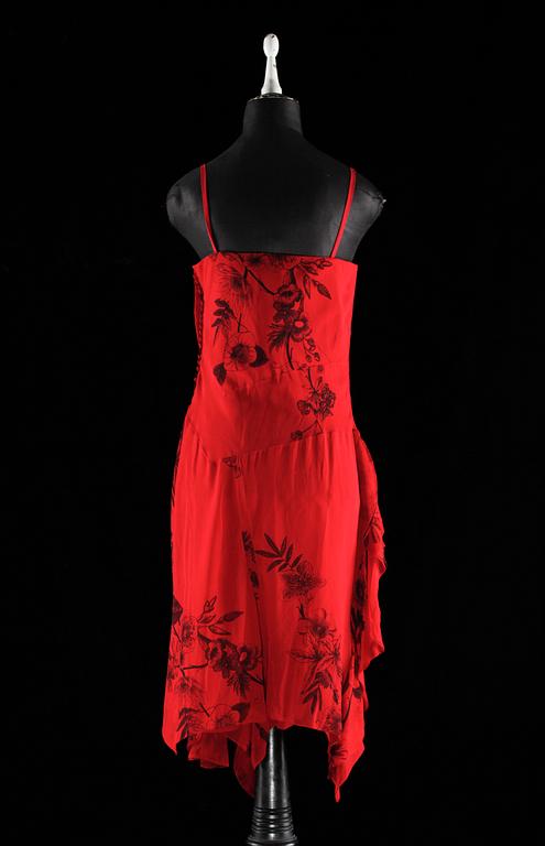 A red cocktaildress by Christian Dior.