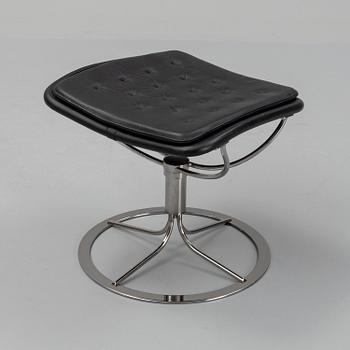 Bruno Mathsson, a 'Jetson 69' stool.