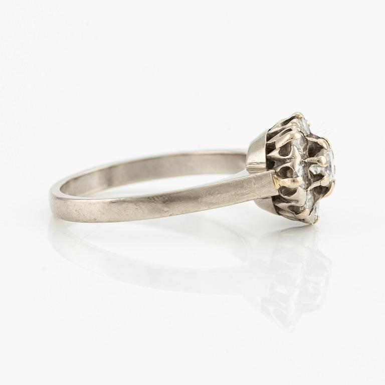 Ring, bow model, 18K white gold with brilliant-cut diamonds.