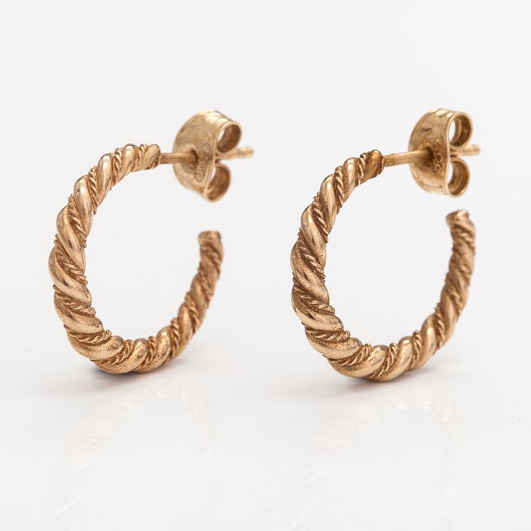 A pair of 14K gold earrings "Twined jewellery from Lampola in Halikko". Kalevala koru, Helsinki 2000.