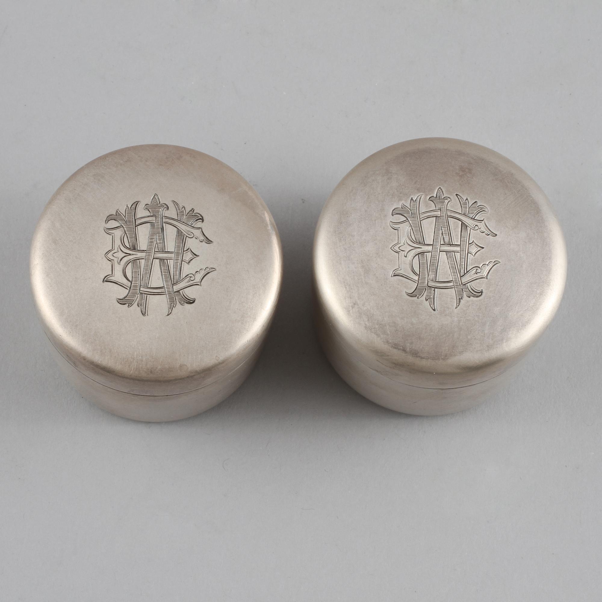 DOSOR, 2 st, silver Möllenborg, sekelskiftet 1800/1900 respektive 1901, vikt 120 g.