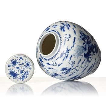 A blue and white jar with cover, Qing dynasty, 19th century.