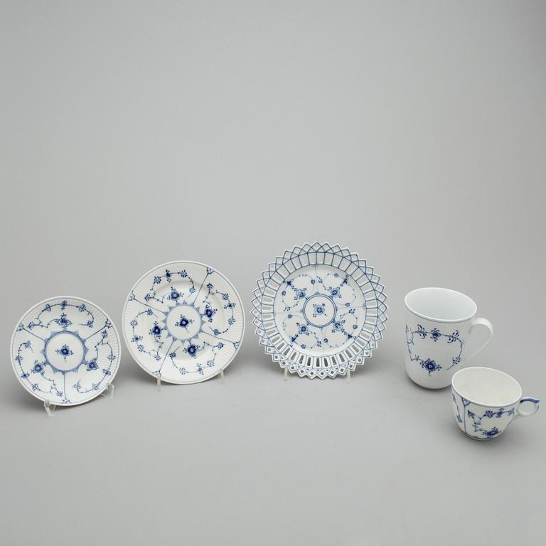 PARTI PORSLIN, 25 delar, bla. "Musselmalet", Royal Copenhagen.
