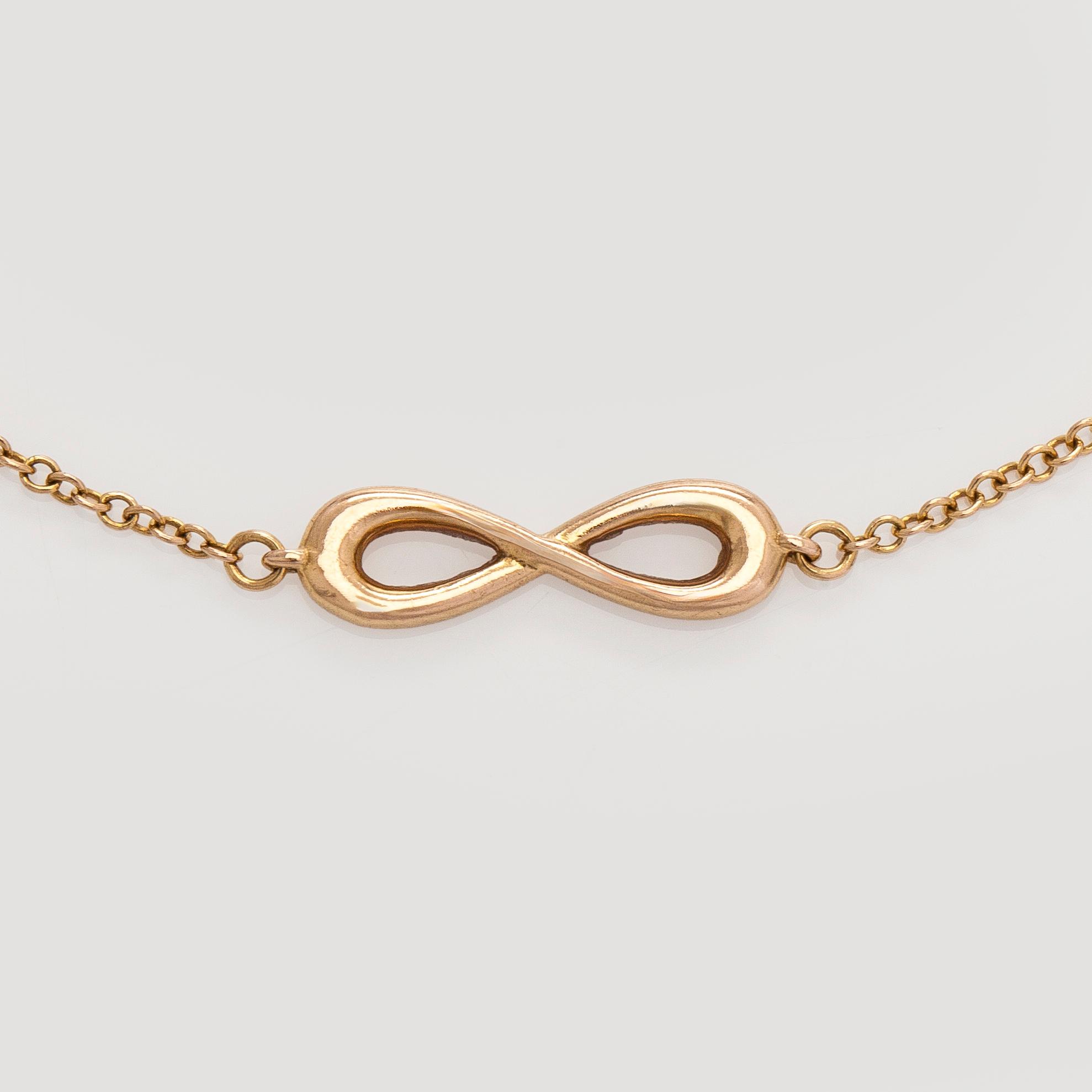 Tiffany & Co, an 18K gold 'Infinity Endless' bracelet.