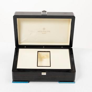 Patek Philippe, box.