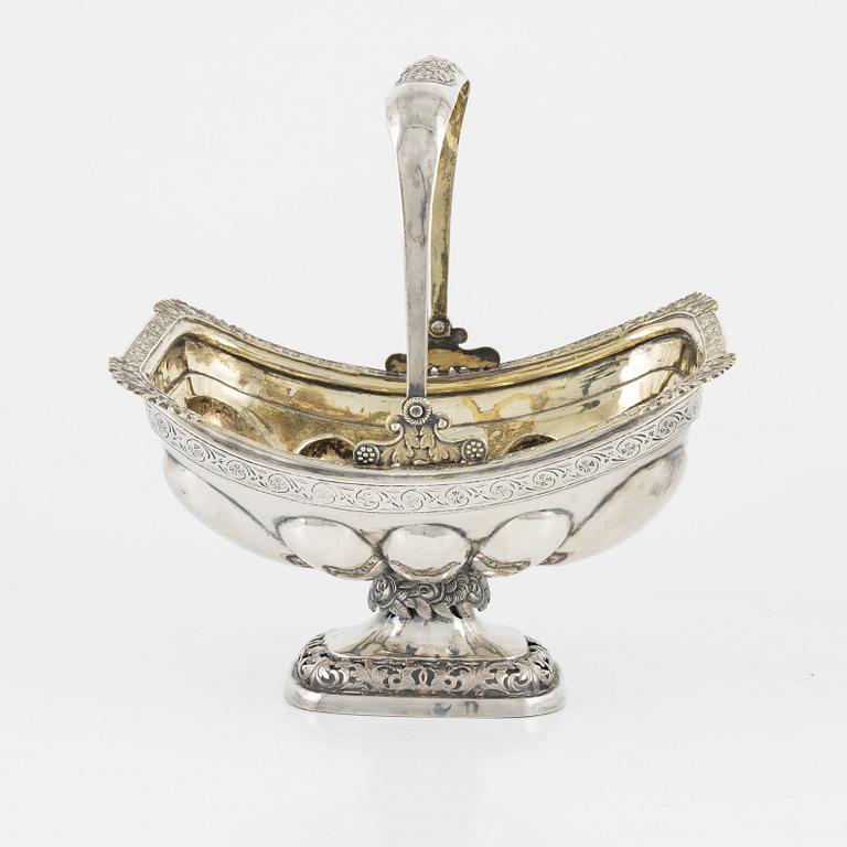 A Russian Parcel Gilt Silver Bread Basket, assayer Nikolai Lukitsch Dubrowin, Moscow 1824.