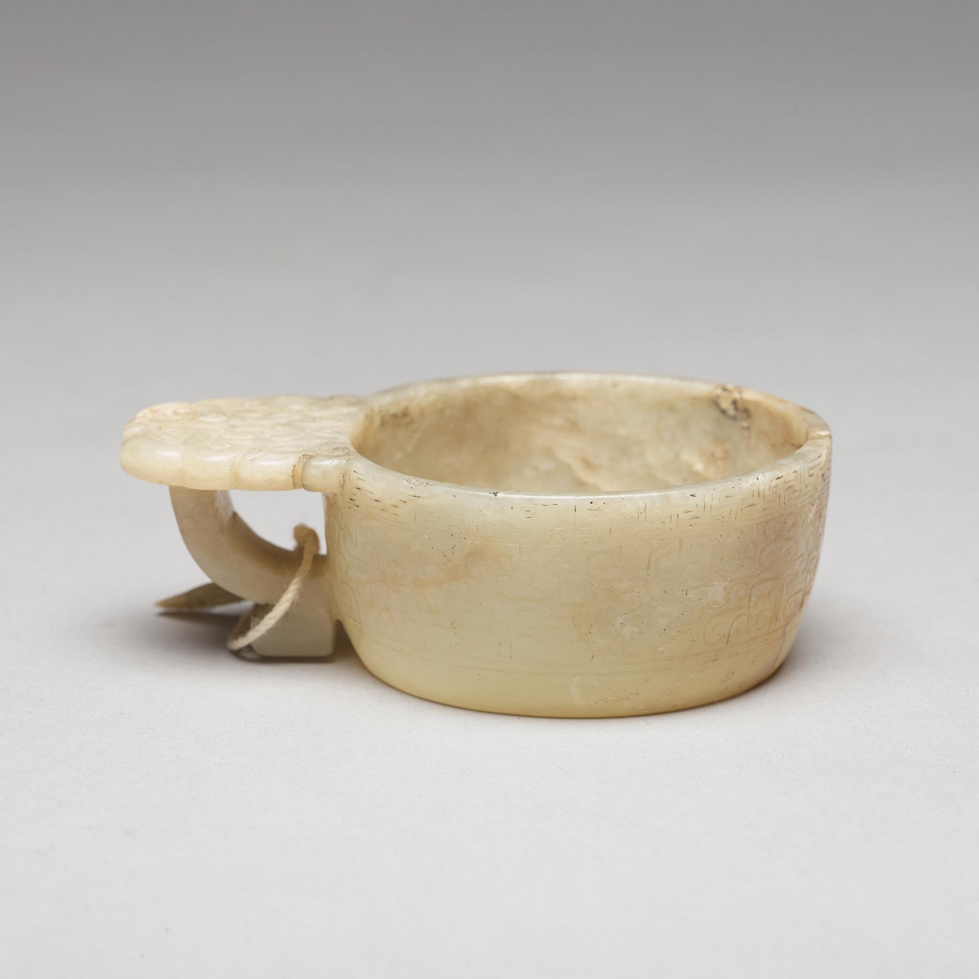 OBJEKT, fyra stycken, nefrit. Qingdynastin eller äldre.