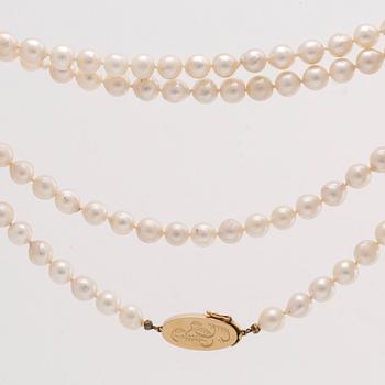PÄRLCOLLIER odlade pärlor ca 7,5 mm lås i 18K guld , längd ca 85 cm.