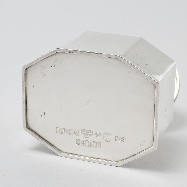 A silver sugarbowl made in Stockholm in 1944.