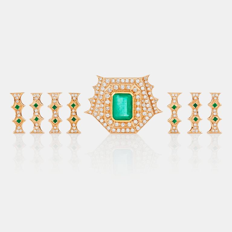 An emerald and brilliant-cut diamond pendant and 7 spacer bars set with brilliant-cut diamonds.