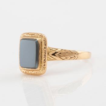 Ring 18K guld med slipad hematit, 1930-tal.