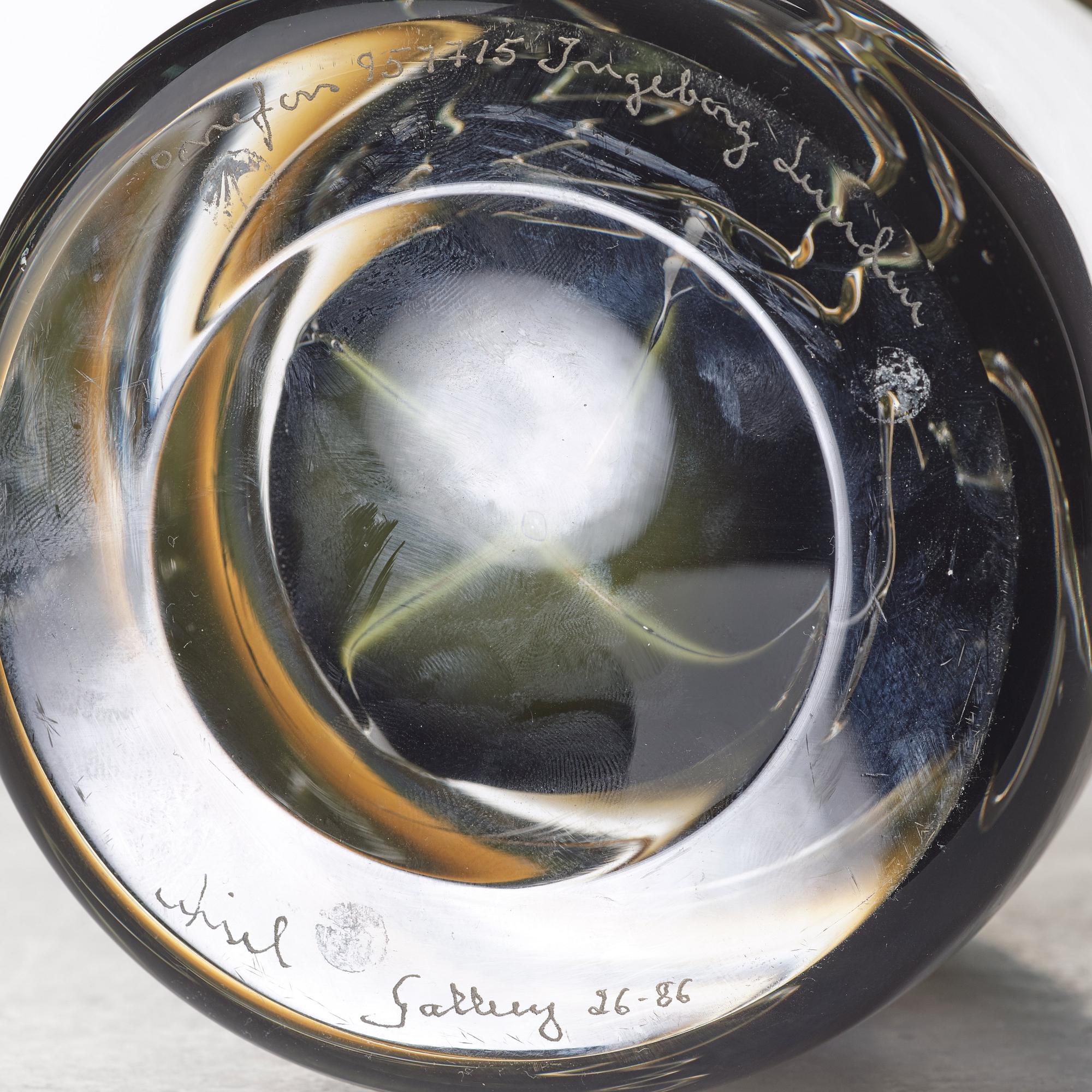 Ingeborg Lundin, an "ariel" glass vase "Faces", Orrefors 1986.