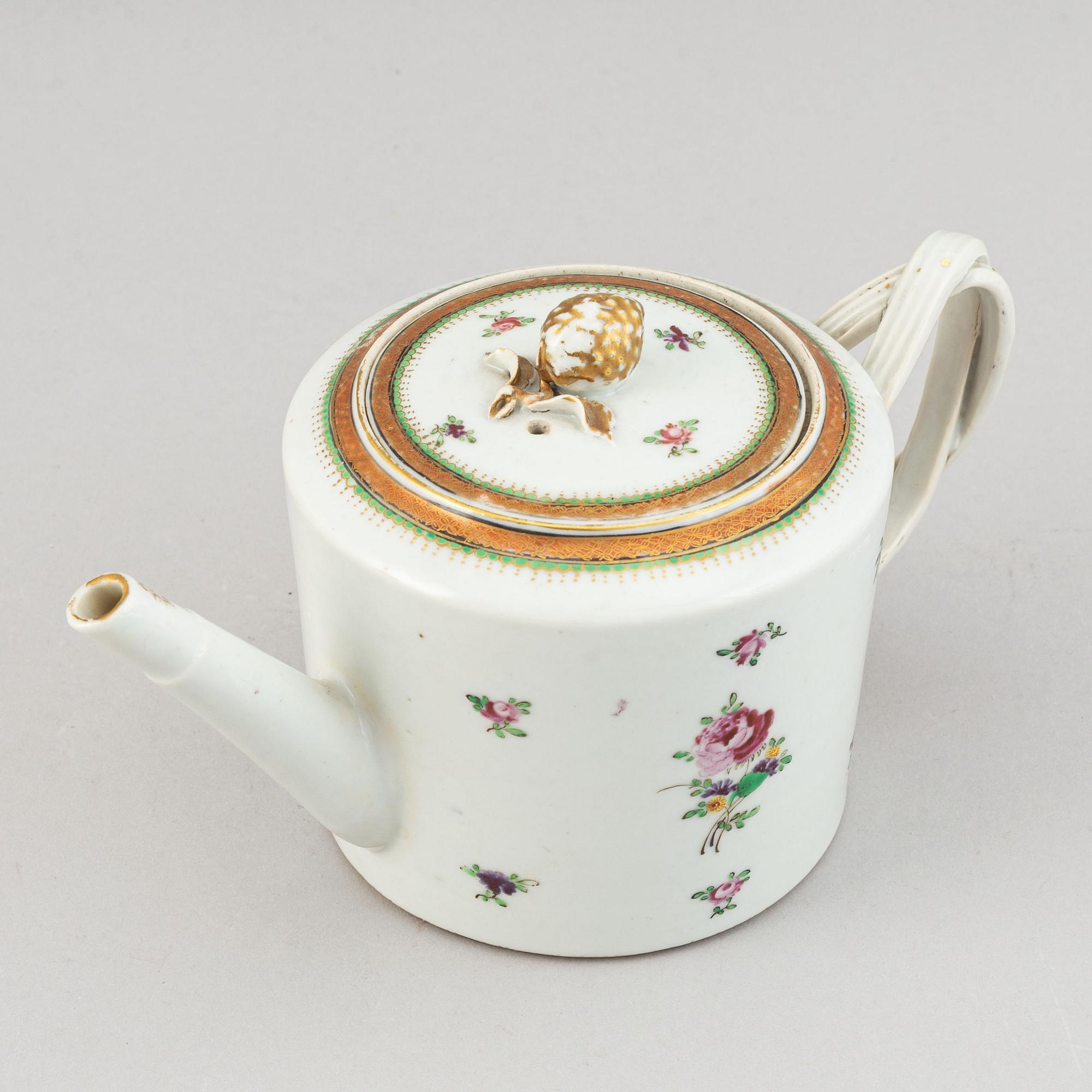 Tekanna med lock, kompaniporslin. Qingdynastin, Jiaqing (1796-1820).