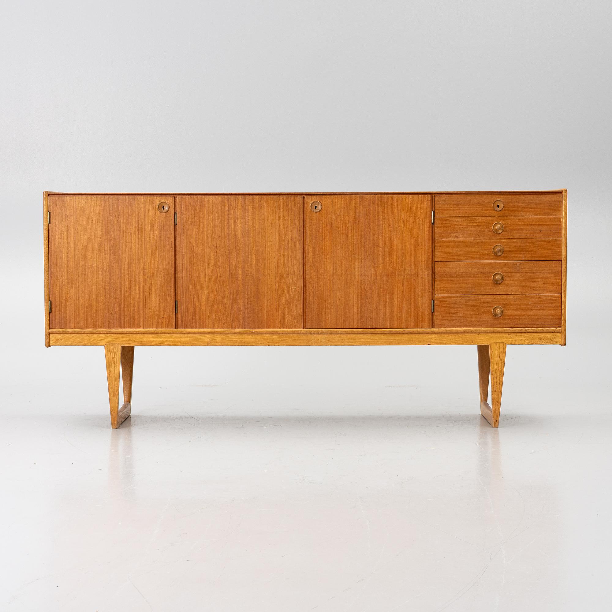 Yngvar Sandström, Sideboard, "Tokyo", ur Trivia-serien, Nordiska Kompaniet, 1900-talets andra hälft.