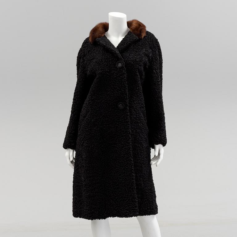 PÄLSKAPPA, persian, Körsnärsfirma Päls & Mode, Eskilstuna. Omkring storlek 38.
