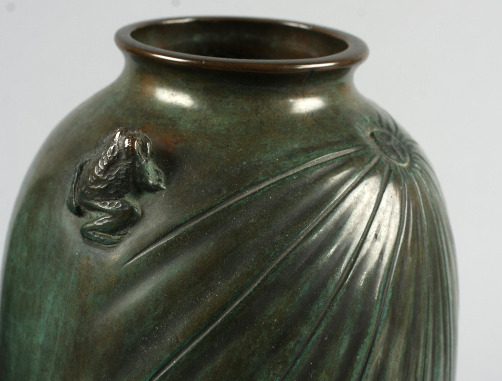 VASER, 2 st, brons, jugend, 1900-talets första hälft.