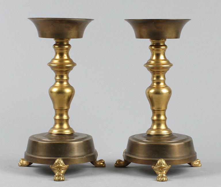 LJUSSTAKAR, ett par. Mässing mm, barockstil, 1900-tal.