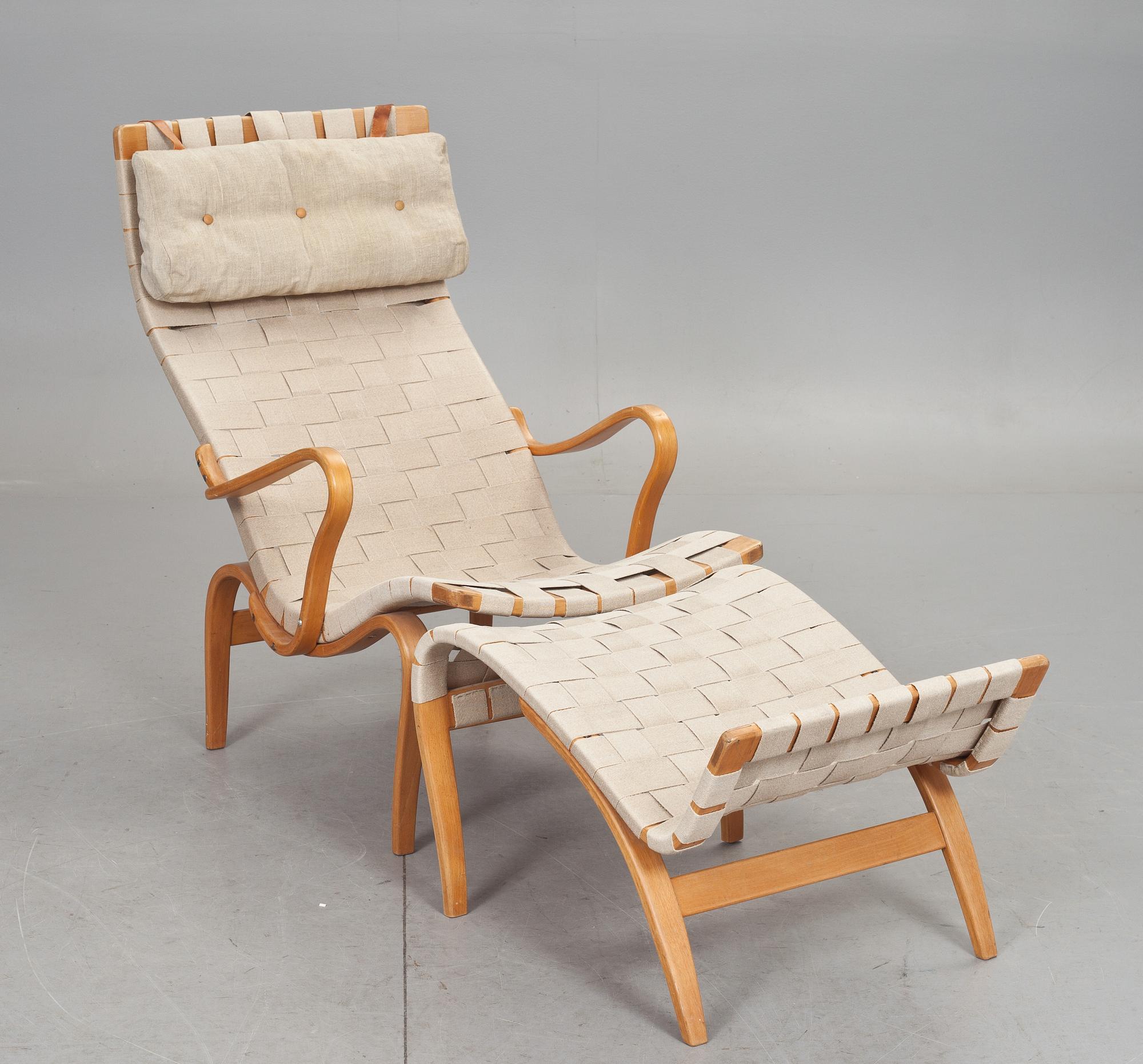 VILSTOL med FOTPALL, "Pernilla", Bruno Mathsson, Karl Mathsson, Värnamo.