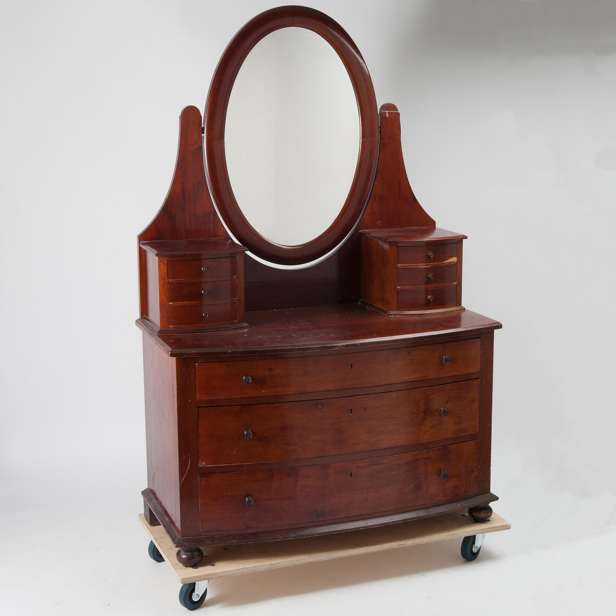 TOILETTEBYRÅ, Mellaneuropa, sekelskiftet 1800/1900.