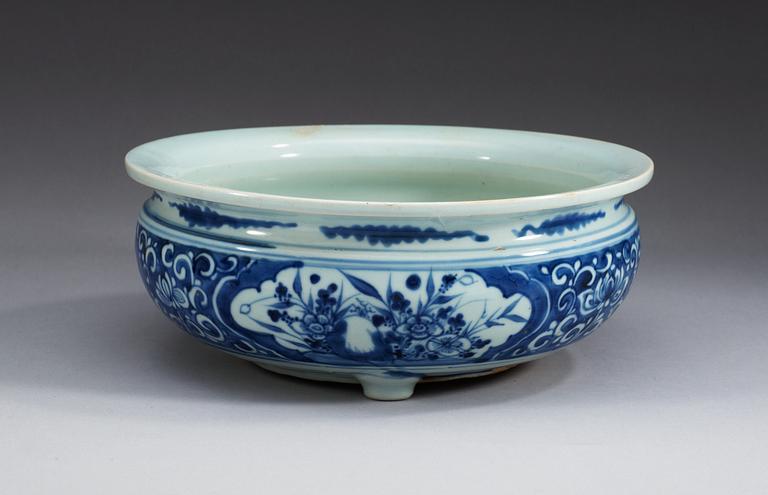 A blue and white tripod censer, Qing dynasty, early 18th Century.