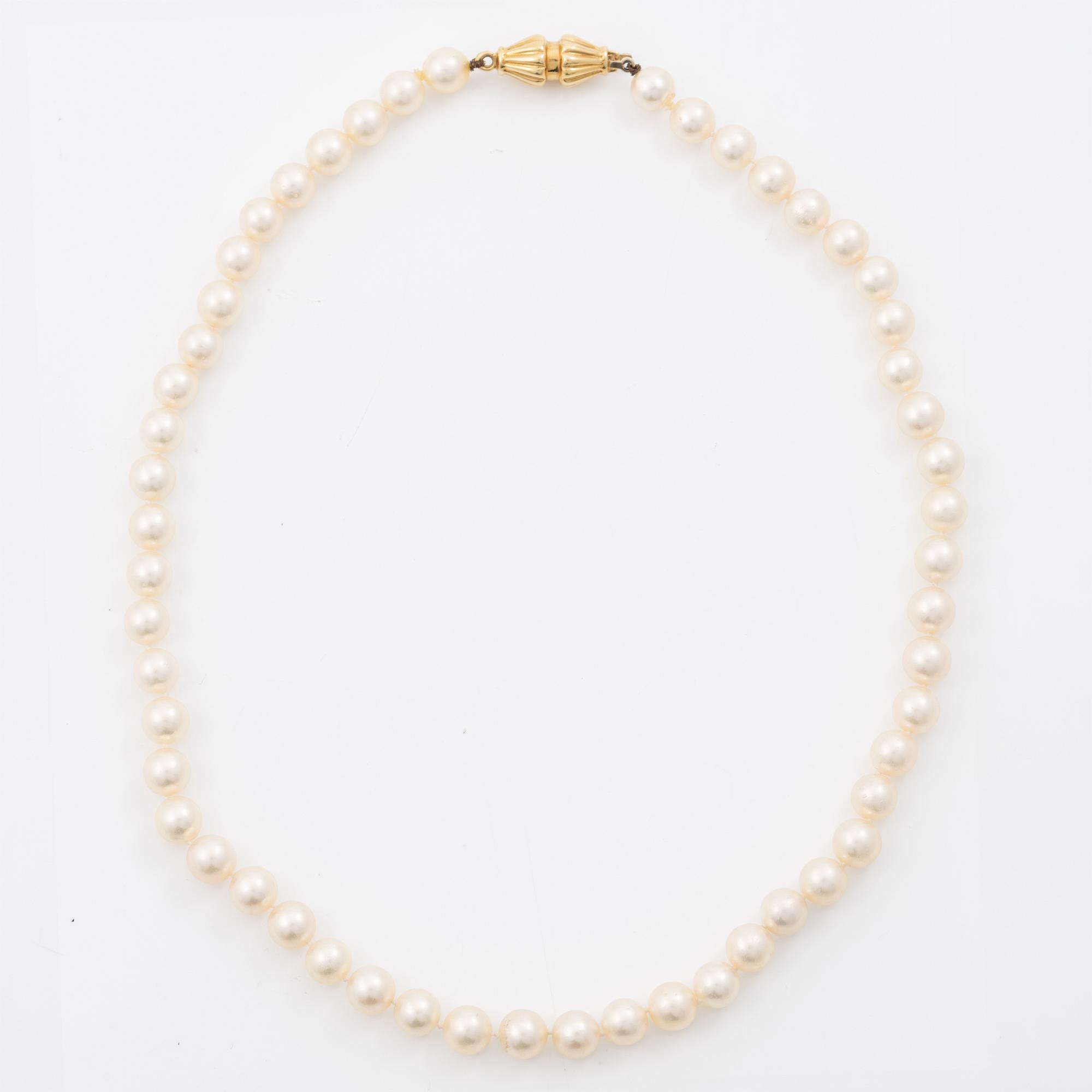 Pärlcollier, odlade pärlor, lås i 18K guld.