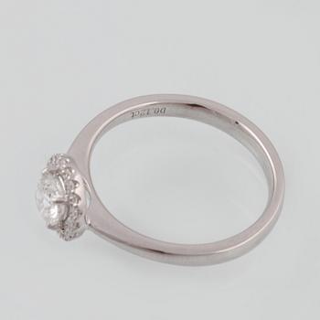 RING, 18K vitguld med briljantslipad diamant ca 0.52 ct. Vikt 3,1 gram.