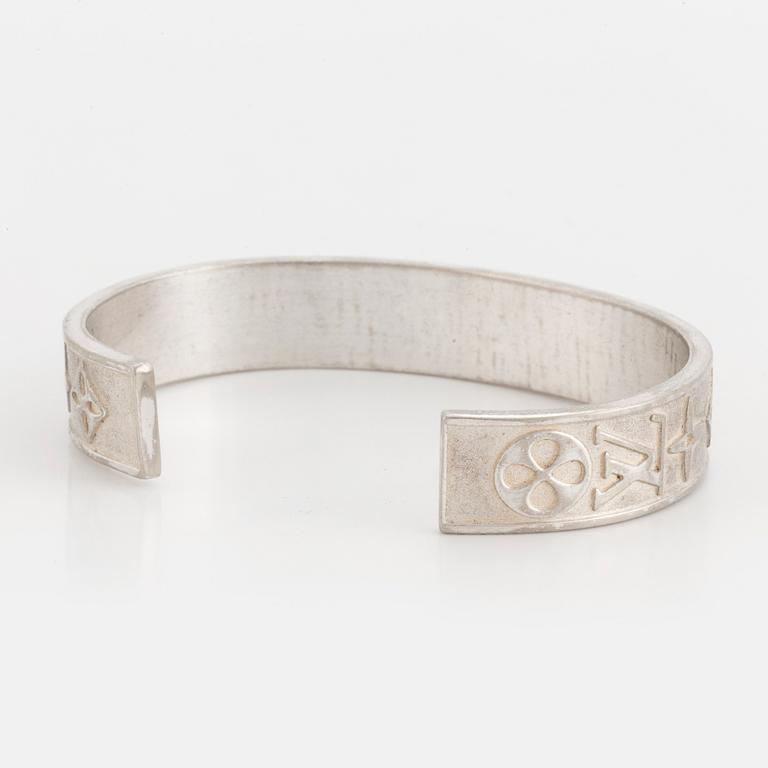 A silver bracelet, Louis Vuitton, weight 39 grams.