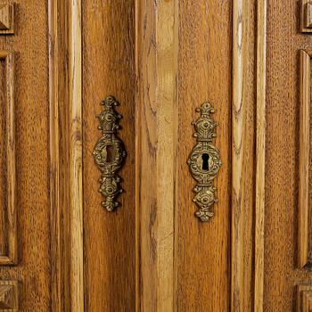 BOKSKÅP, nyrenässans, 1800-talets slut.