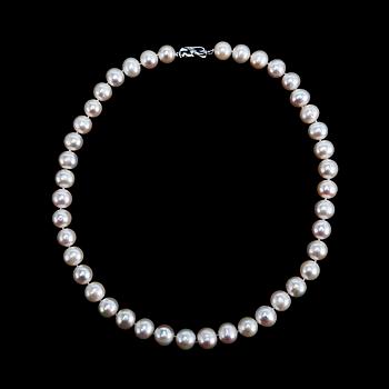 A NECKLACE, 42 sweet-water pearls Ø 9-11 mm.