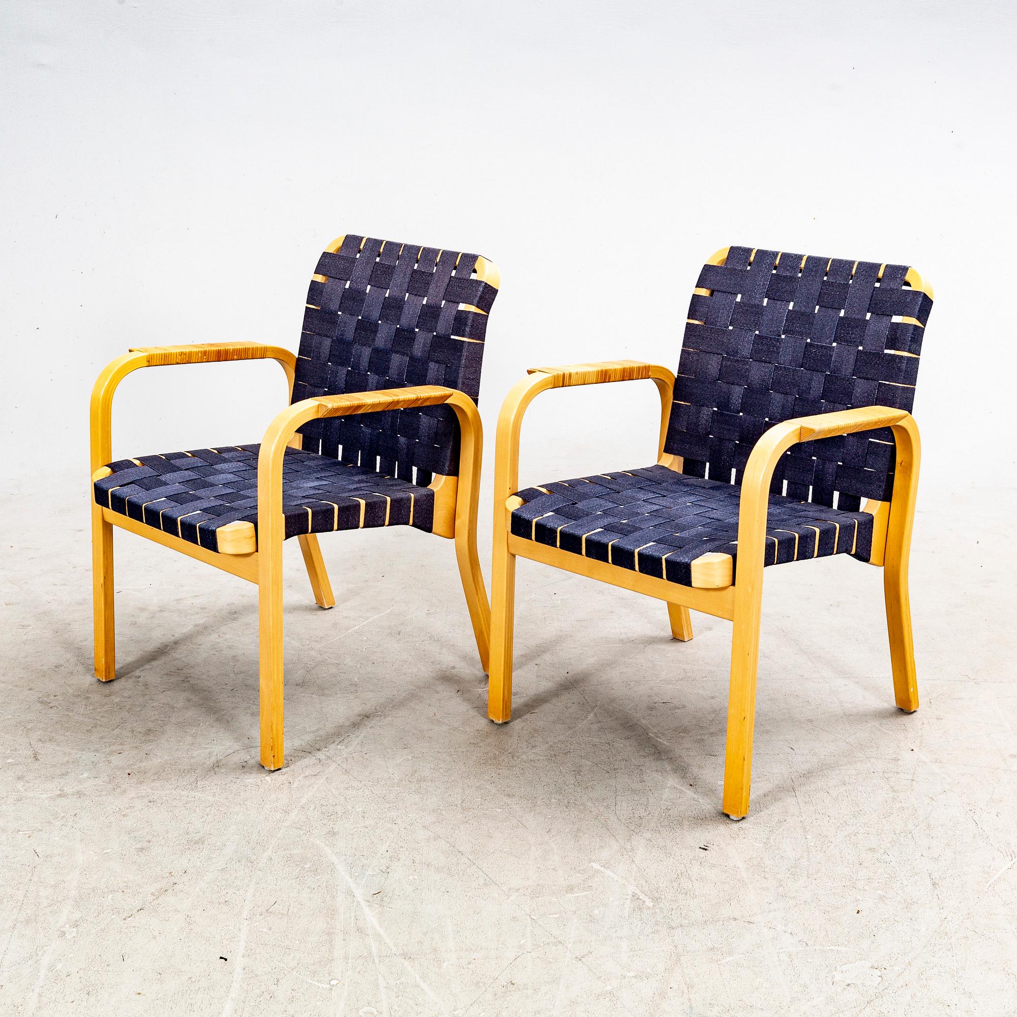 Alvar Aalto, karmstolar, ett par modell 45, Artek 2000-tal.