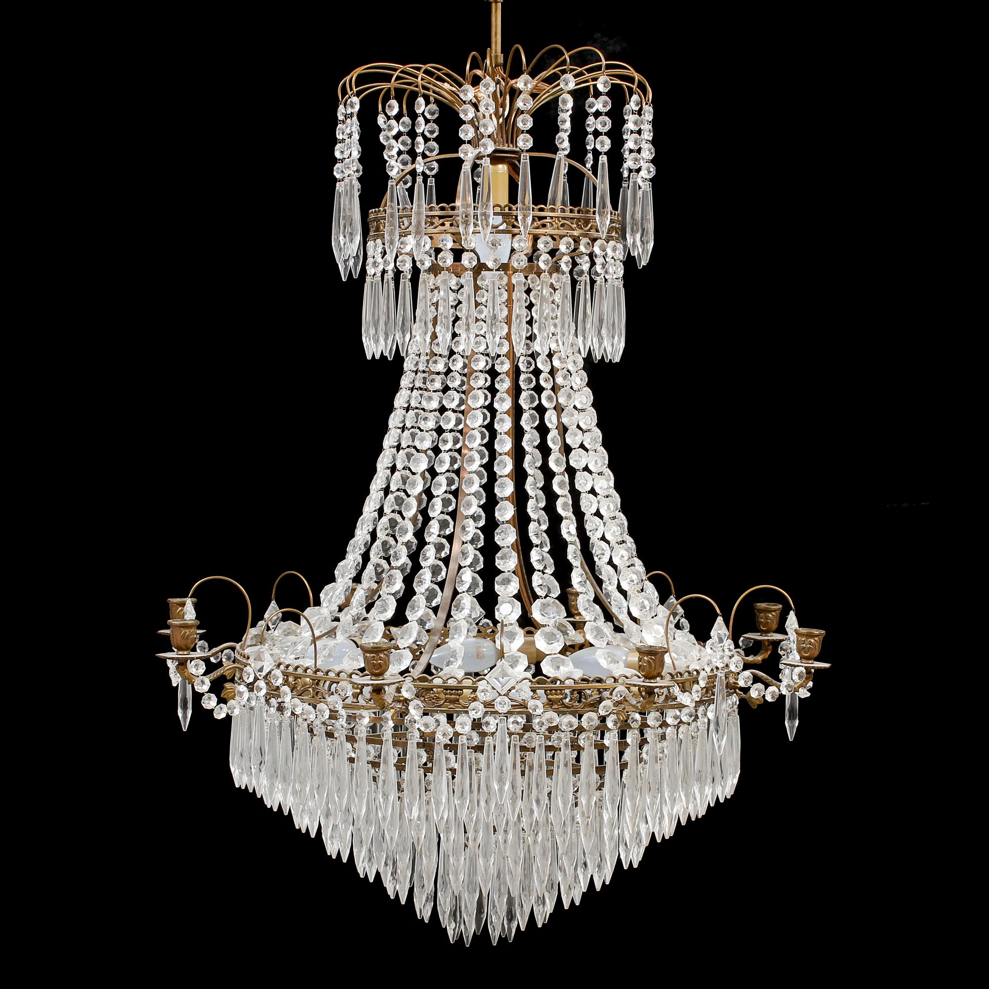 LJUSKRONA, empirestil, 1900-talets första hälft. Total höjd 95 cm.