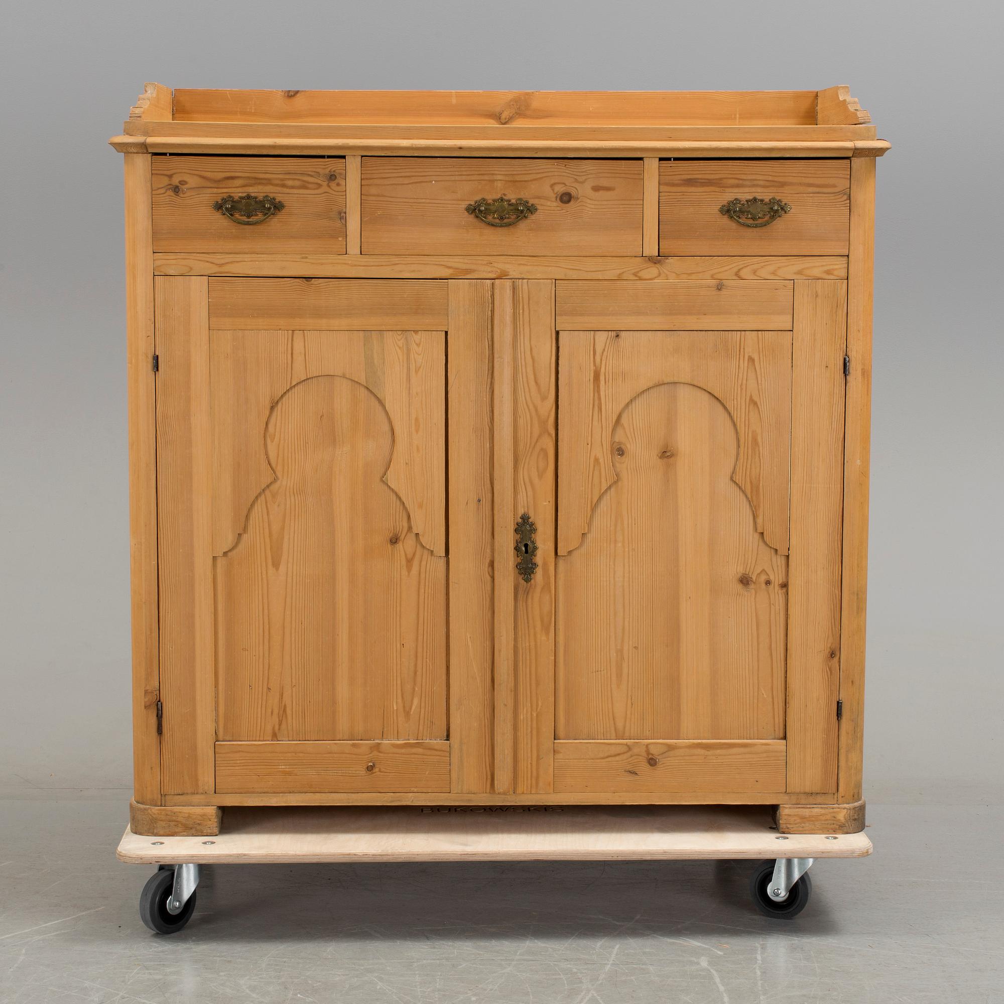 SKÄNK, furu, avlutad, 1800-talets andra hälft.