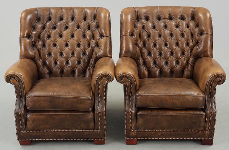 FÅTÖLJER, ett par, chesterfield-modell, 1900-talets andra hälft.