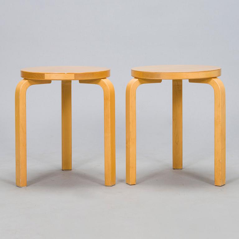 Alvar Aalto, pallar, ett par, modell 60, Artek, 1900-talets slut.