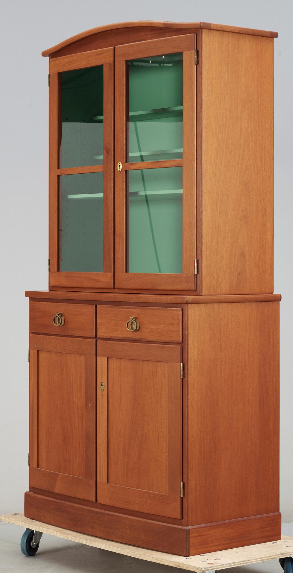 VITRINSKÅP, ur "Triva-serien", design Kerstin Hörlin Holmquist för Nordiska Kompaniet.