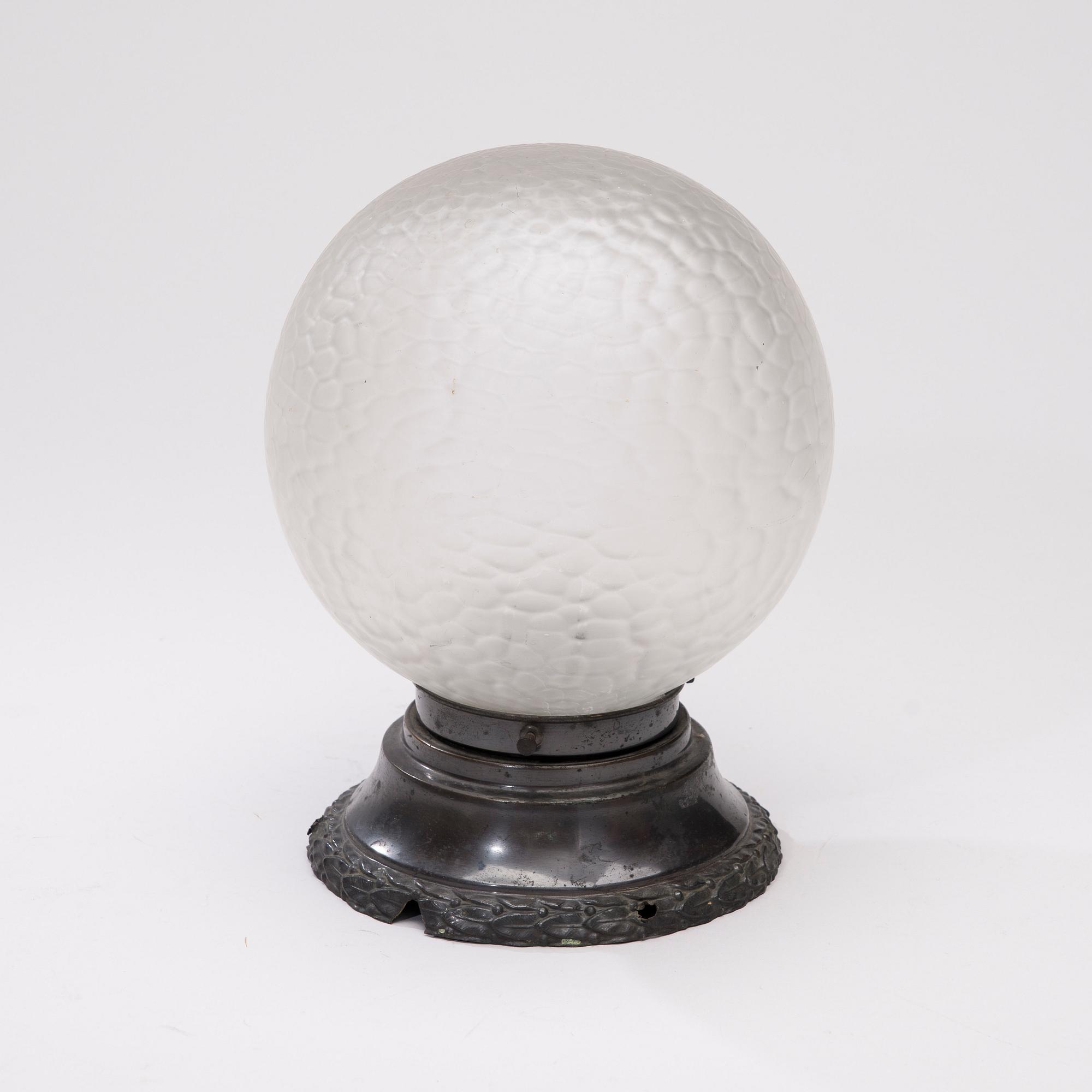 TAKLAMPA, senjugend, 1910-tal. Höjd 23 cm.