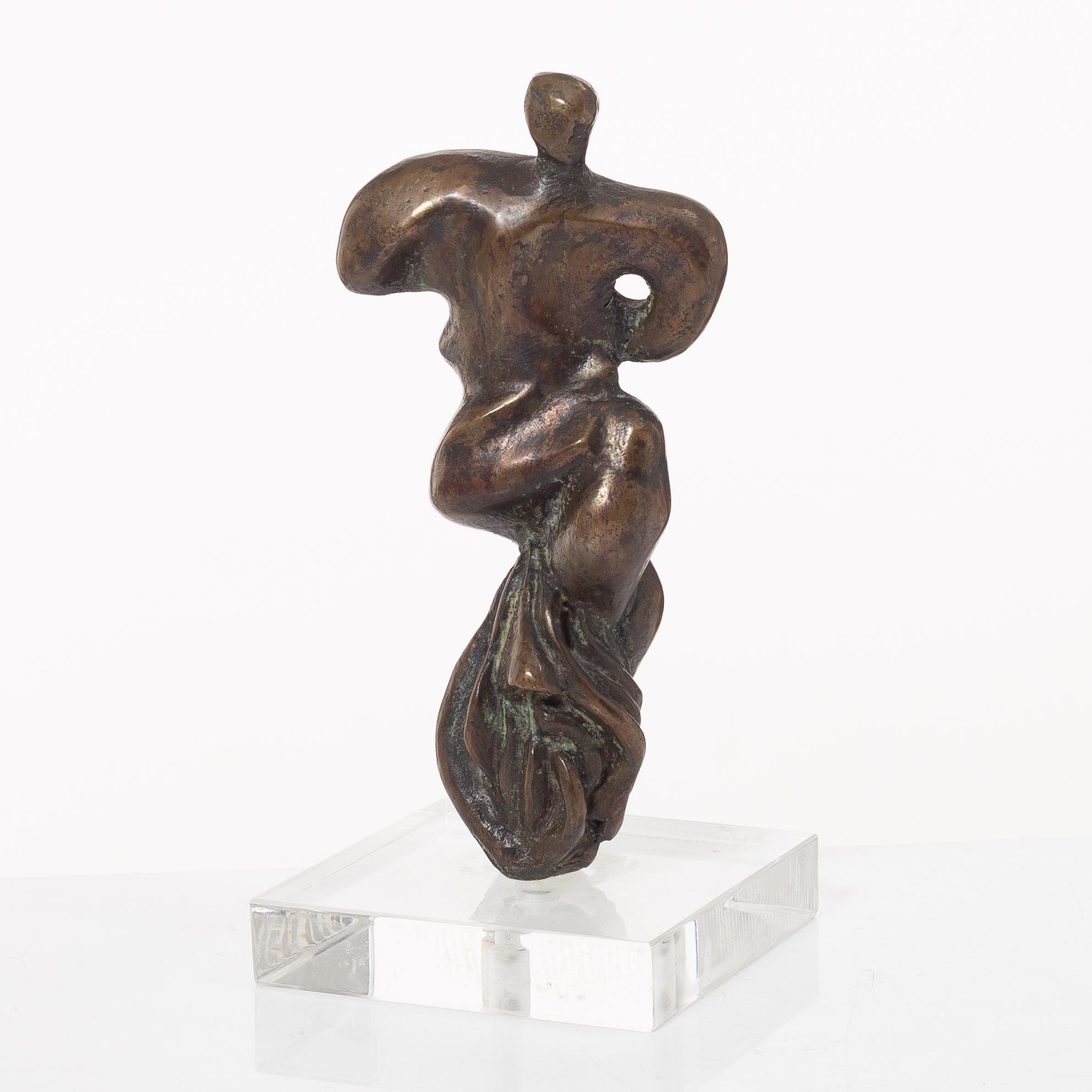 Timo Solin, Porträtt i helfigur.