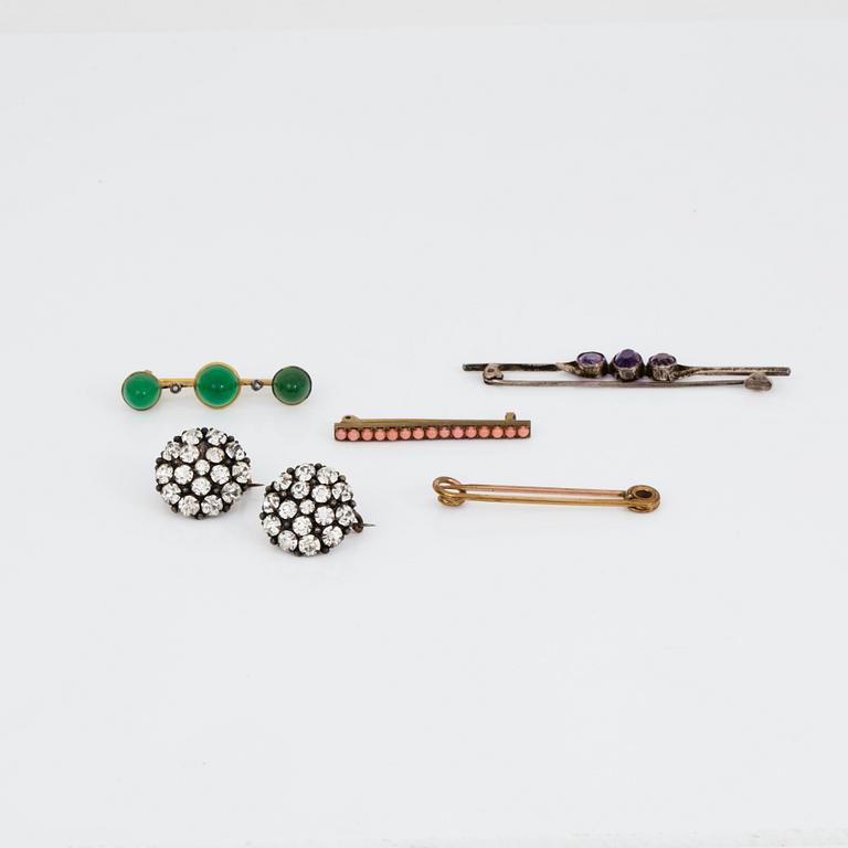 BROSCHER, 6 st, silver och gulmetall.