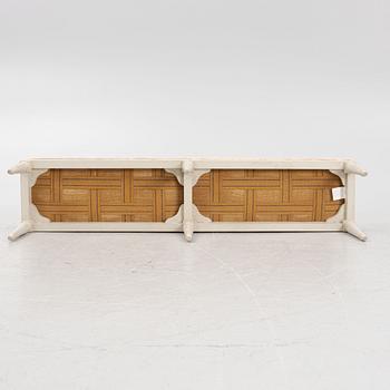 Bänk, gustaviansk stil, samtida. inköpt på Oscar & Clothilde.