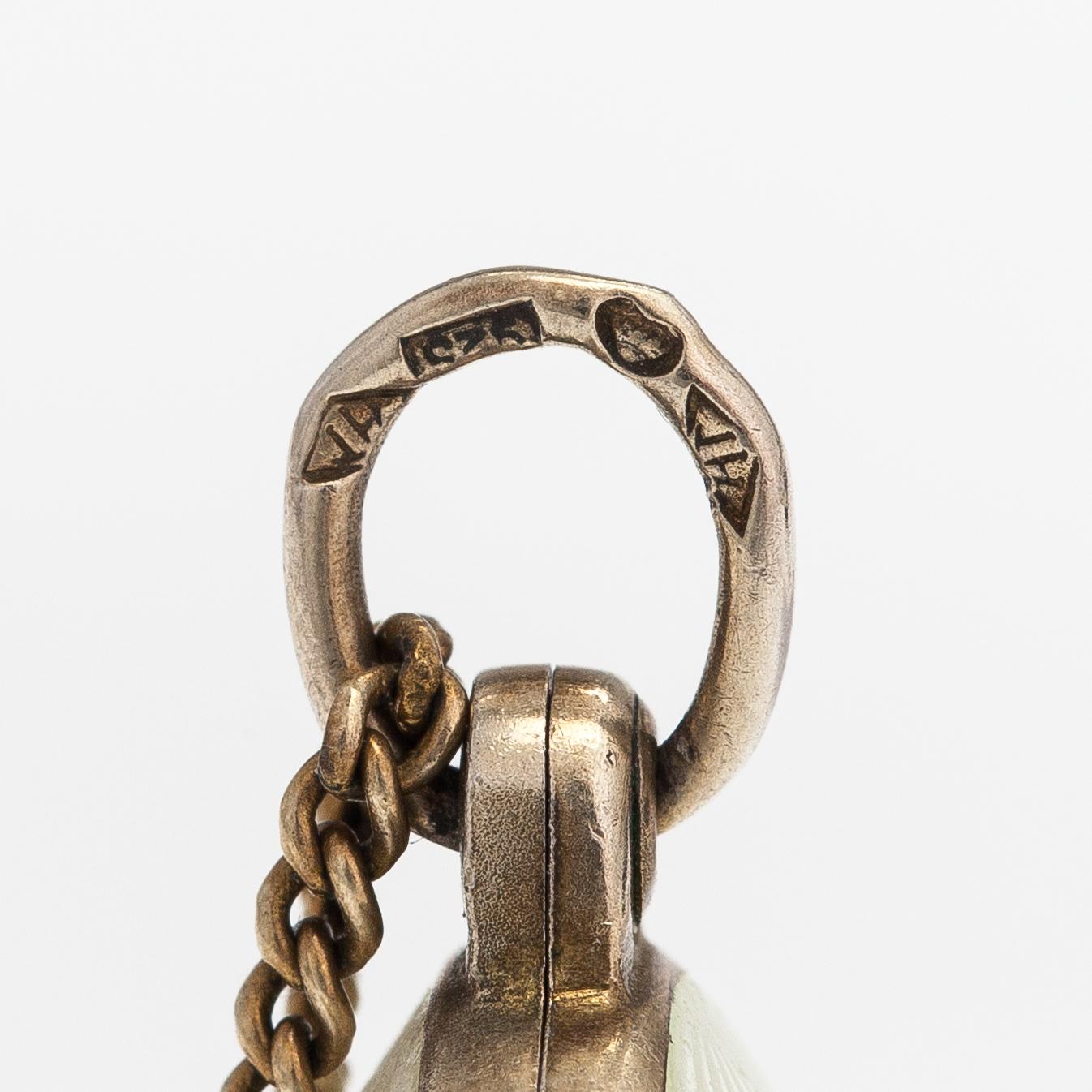 A gilded sterling silver necklace with a enameled locket. Tillander, Helsinki 1970's.