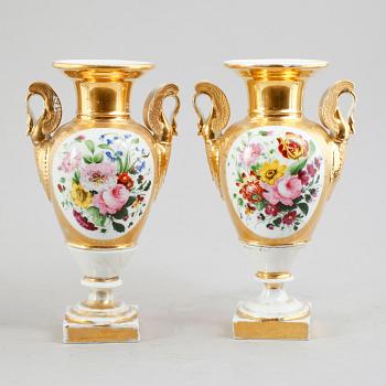 VASER, 1 par, porslin, 1800-talets första hälft.