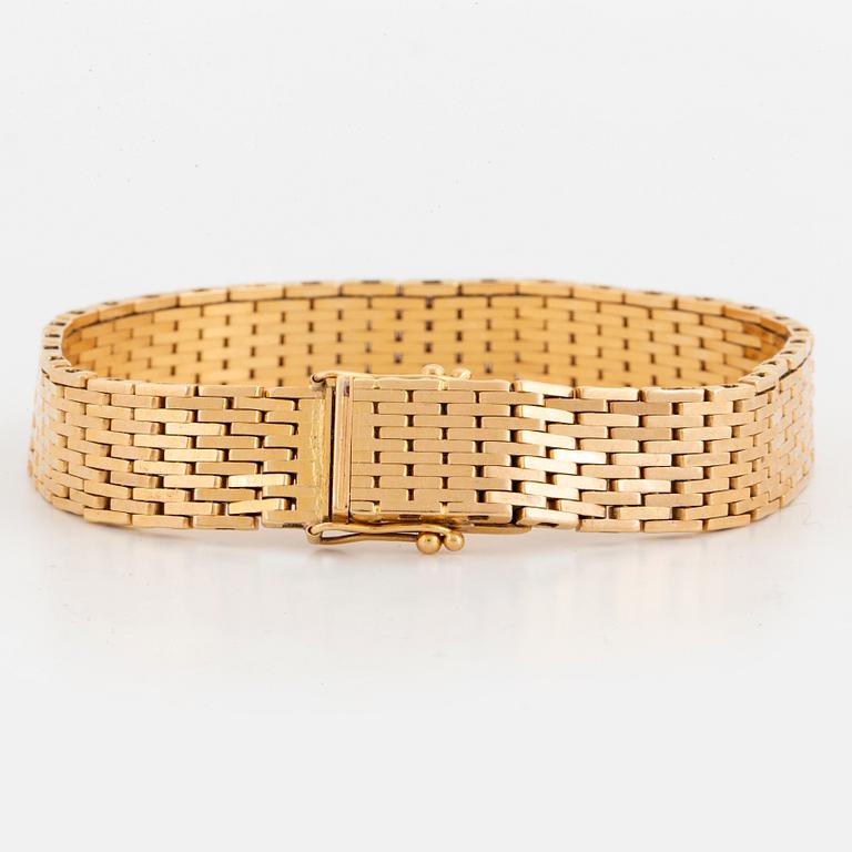 18K gold bracelet.