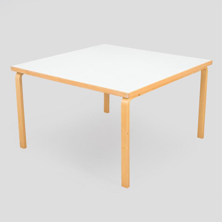 Alvar Aalto, bord, modell 84, Artek 2006.