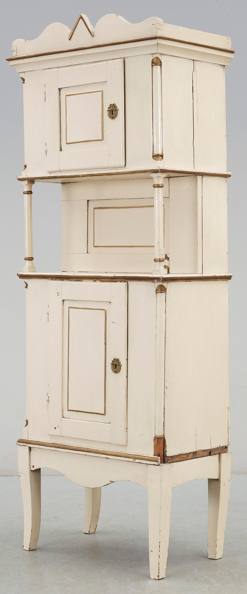 SKÅP. Möjligen Danmark, 1800-talets första hälft/mitt.