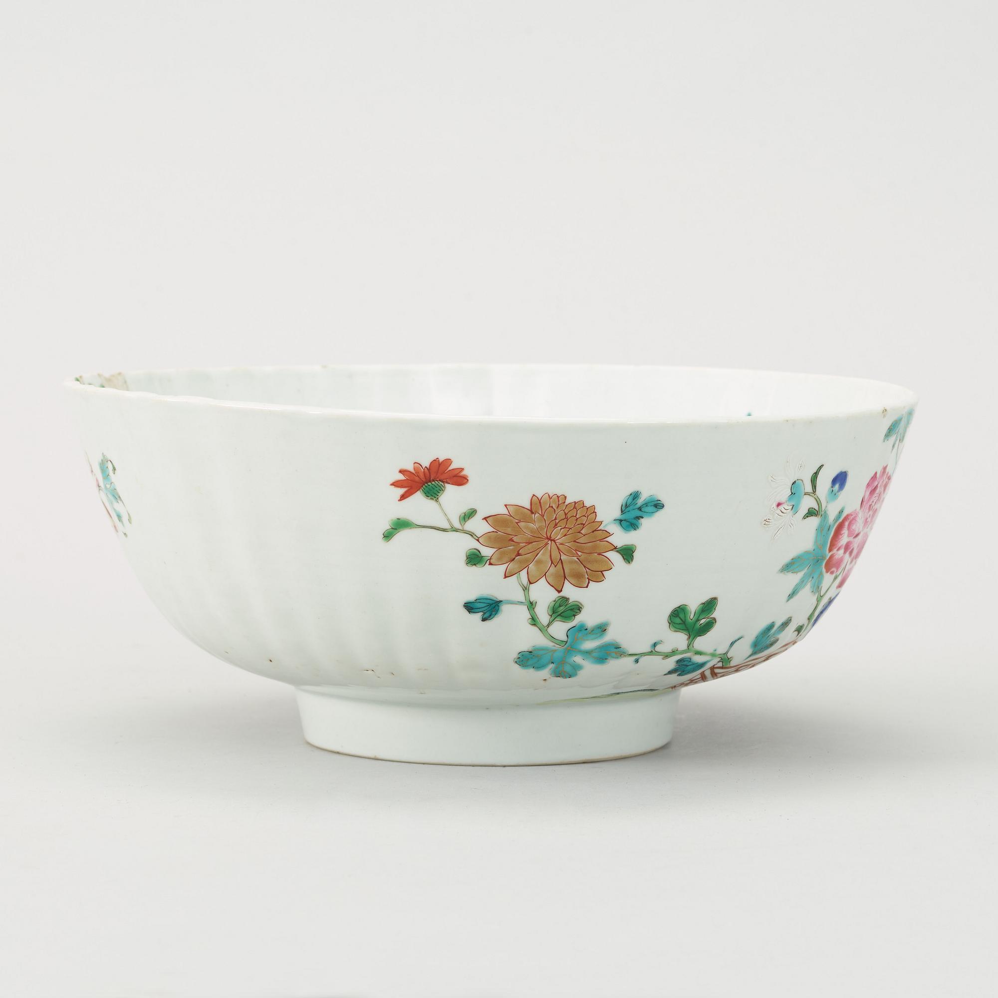 A famille rose bowl, Qing dynasty, Yongzheng (1723-1735).